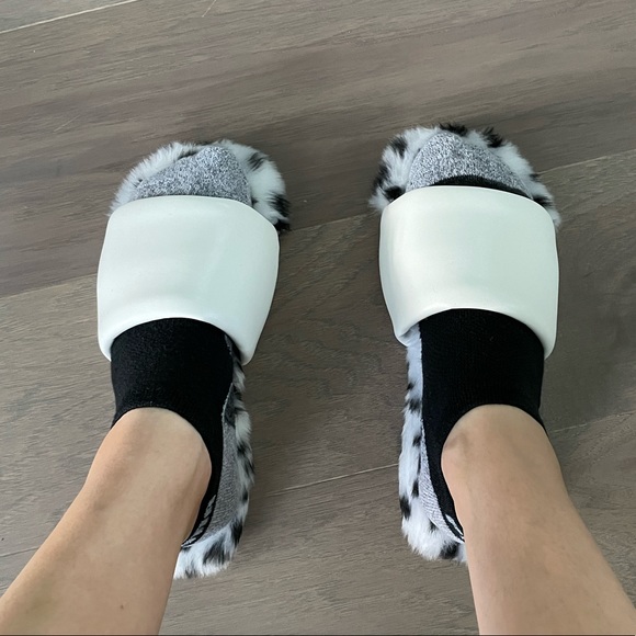 White Fluff Slide with Polka Dot Fur Slipper or Sandal - Picture 3 of 9